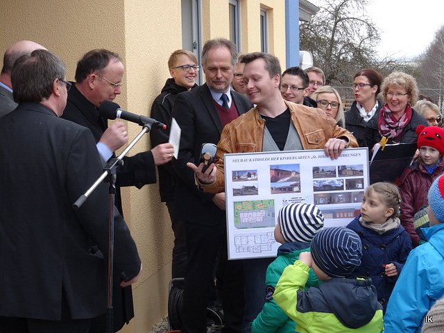 Schlüselübergabe (Foto: Ilka Kühn) Schlüselübergabe (Foto: Ilka Kühn)