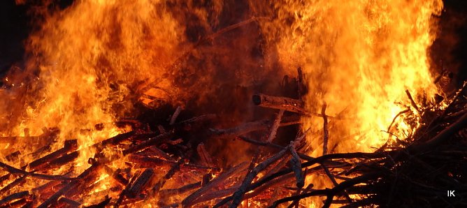 Maifeuer am Bärenpark (Foto: Ilka Kühn) Maifeuer am Bärenpark (Foto: Ilka Kühn)