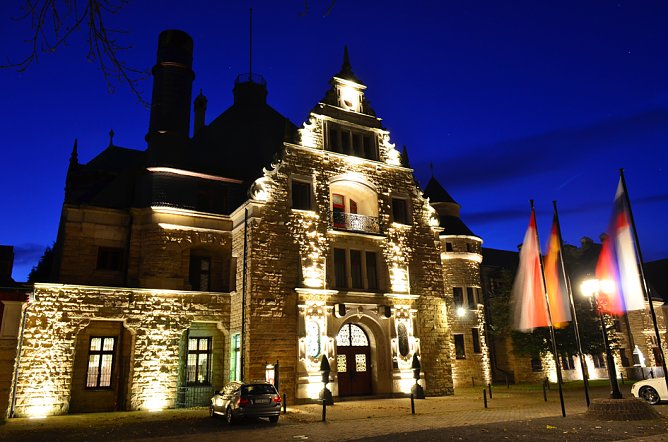 Nachtansicht (Foto: Hotel Schloss Wolfsbrunnen) Nachtansicht (Foto: Hotel Schloss Wolfsbrunnen)