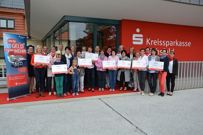 Spenden&uuml;bergabe bei der Kreissparkasse (Foto: Ulrike Meyer)