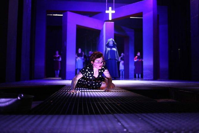 Lisa Klabunde als Margarete im Schauspiel Faust_Eins, das ab November im Theater Nordhausen zu erleben ist (Foto: Peter Scholz)