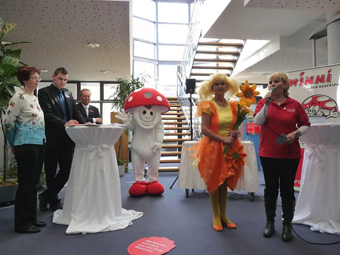 Ziehung Lose PS-Los-Sparen (Foto: Karl-Heinz Herrmann) Ziehung Lose PS-Los-Sparen (Foto: Karl-Heinz Herrmann)