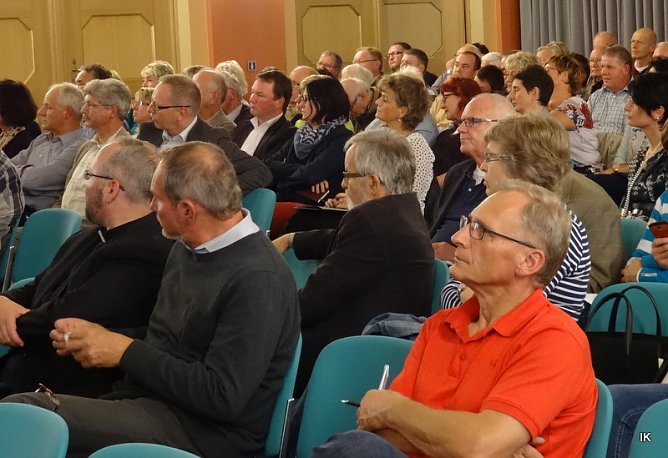 Teilnehmer Fl&uuml;chtlingsinfo (Foto: Ilka K&uuml;hn)