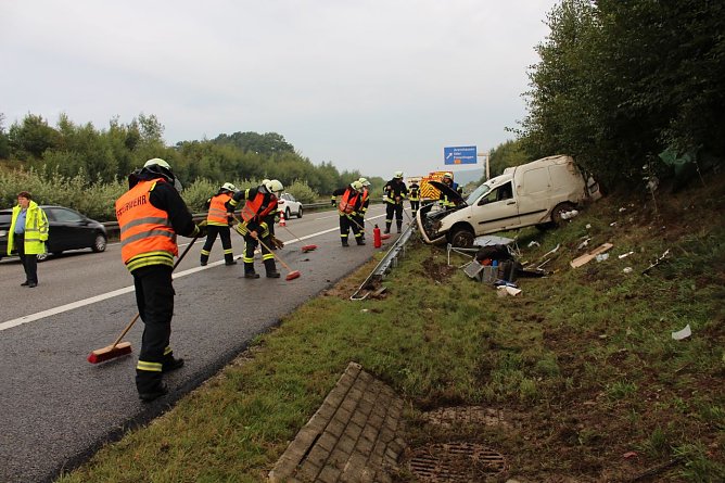 Feuerwehr beim Reinigen (Foto: Feuerwehr Heiligenstadt)