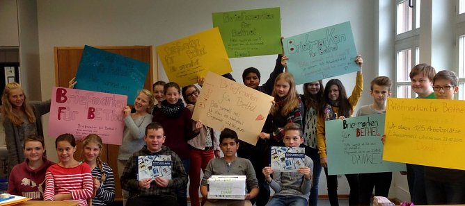 Briefmarkenaktion (Foto: Ulrike Plath)