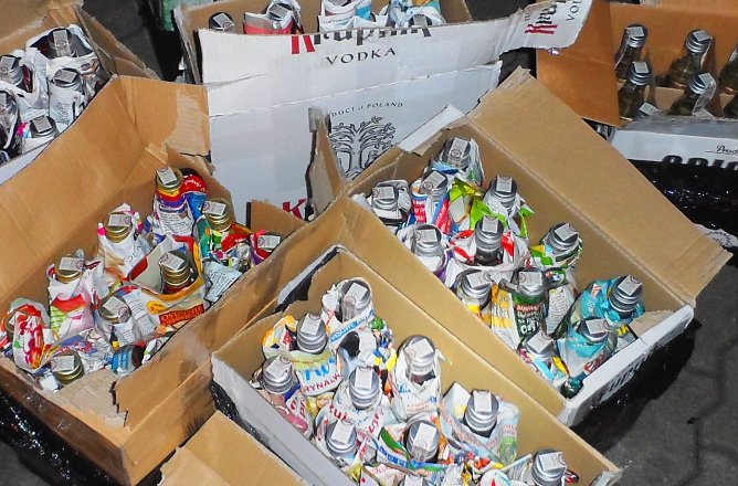 Branntwein (Foto: Zoll)