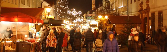 Weihnachtsmarkt in Heiligenstadt (Foto: Tourist-Info) Weihnachtsmarkt in Heiligenstadt (Foto: Tourist-Info)