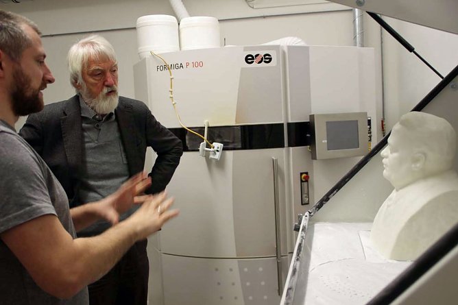 Max-Reger-B&uuml;ste &uuml;bergeben (Foto: Th&uuml;ringer Landesmusikakademie Sondershausen)