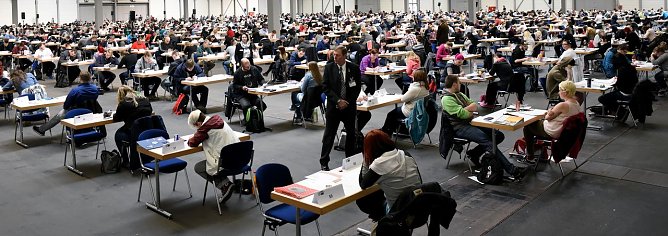 Rund 2000 Pr&uuml;flinge (Foto: IHK)