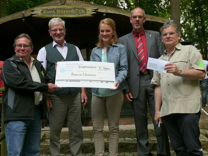 Spenden&uuml;bergabe (Foto: Ilka K&uuml;hn)