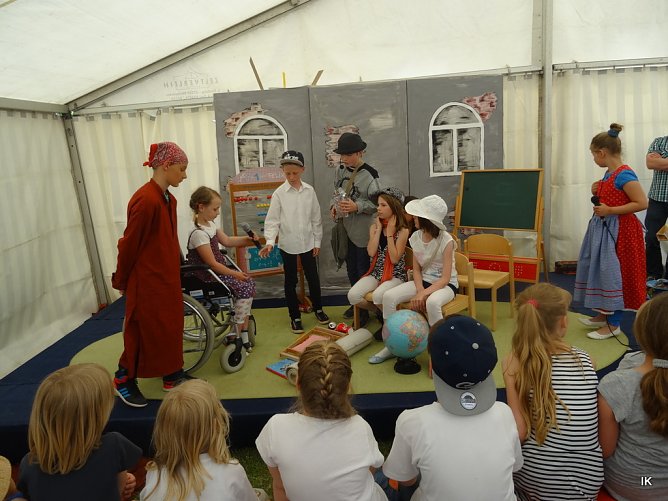 Theaterspiel (Foto: Ilka Kühn) Theaterspiel (Foto: Ilka Kühn)