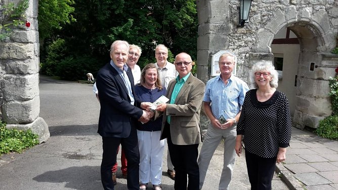 Pr&auml;sentation Wanderbrosch&uuml;re (Foto: HVE)