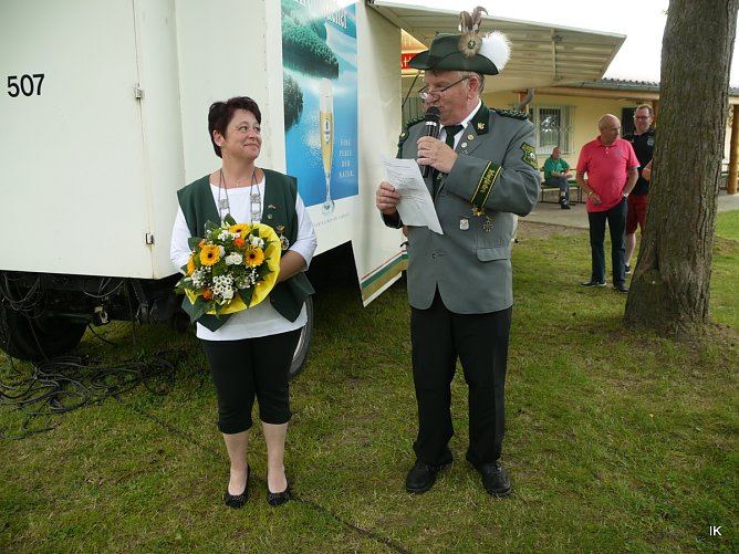 Blumenstrau&szlig; f&uuml;r Sch&uuml;tzenk&ouml;nigin (Foto: Ilka K&uuml;hn)