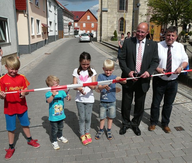 Band durchgeschnitten (Foto: Ilka Kühn) Band durchgeschnitten (Foto: Ilka Kühn)