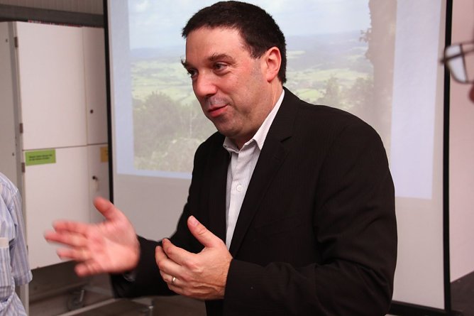 Dr. Jakob Eisler &uuml;berzeugt durch Detailkenntnisse (Foto: S&ouml;ren Baumgarten)