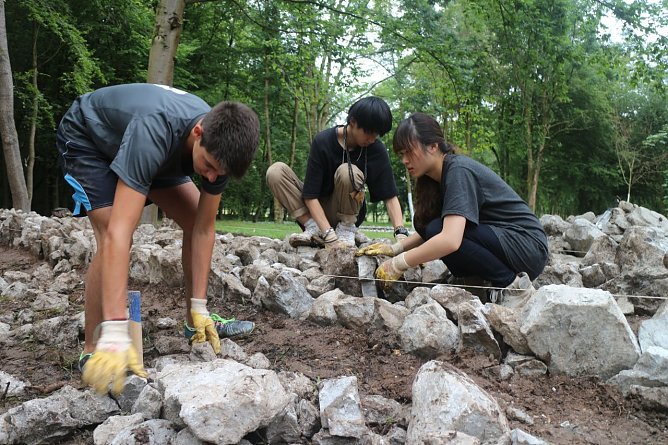 Sean und Amanda aus Taiwan wollen Deutschland erleben - und waren schockiert von dem, was sie gelernt haben (Foto: Angelo Glashagel)