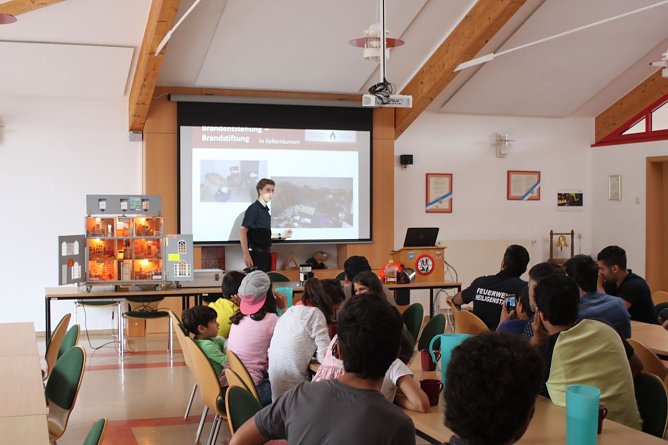 Brandschutz für Flüchtlinge (Foto: Feuerwehr Heiligenstadt) Brandschutz für Flüchtlinge (Foto: Feuerwehr Heiligenstadt)