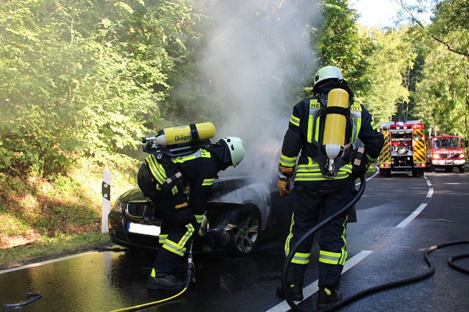 PKW-Brand (Foto: Feuerwehr Heiligenstadt) PKW-Brand (Foto: Feuerwehr Heiligenstadt)
