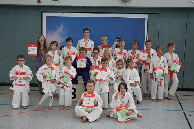 Teilnehmer der beiden Vereine (Foto: Karin Eckert)