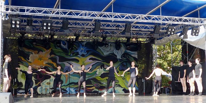 Das Ballett TN LOS!, das schon beim Theaterfest das Publikum begeisterte (Foto), stellt sich in der gro&szlig;en Ballettgala am 24. September dem Publikum tanzend und in Interviews vor (Foto: Birgit Susemihl)