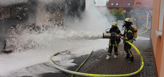 LKW-Brand (Foto: Feuerwehr Heiligenstadt) LKW-Brand (Foto: Feuerwehr Heiligenstadt)