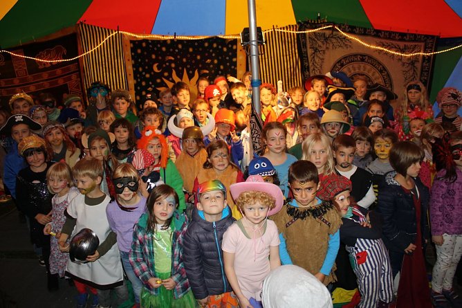 Kinderzirkus (Foto: Sabine Funke) Kinderzirkus (Foto: Sabine Funke)