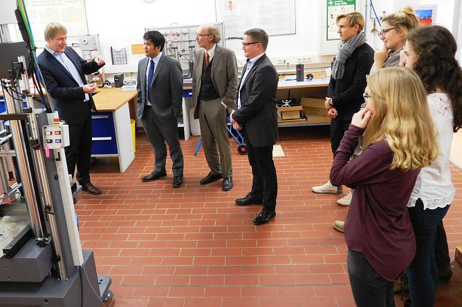 Im Gesteinslabor (Foto: Elke Sagorski) Im Gesteinslabor (Foto: Elke Sagorski)