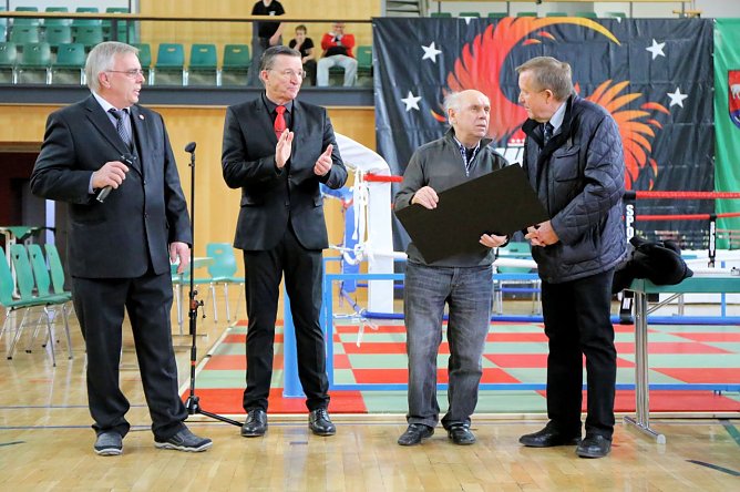 Begr&uuml;ung und Auszeichnung (Foto: Uwe Petzl)