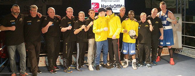 Das sind Sieger dieser Boxnacht: Der NSV gewinnt mit 15:8 (Foto: nnz)