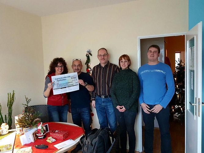 Spenden&uuml;bergabe in Gro&szlig;bodungen (Foto: Gewerkschaft)