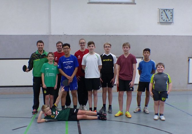 Erinnerungsfoto (Foto: Abt. Tischtennis) Erinnerungsfoto (Foto: Abt. Tischtennis)