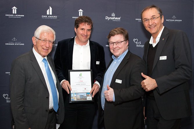 Matthias Krieger mit den Ausgezeichneten (Foto: Michael Fuhlrott)