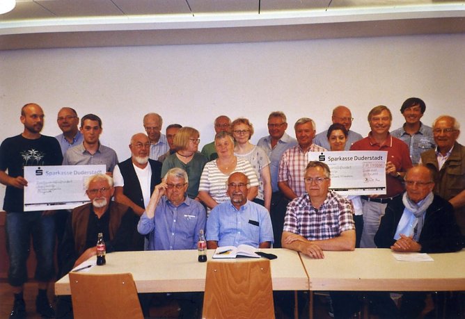 Scheck&uuml;berreichung (Foto: G. Germeshausen)