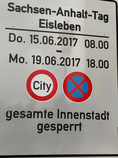 Sperrschild in Eisleben (Foto: Emil Schreiber) Sperrschild in Eisleben (Foto: Emil Schreiber)
