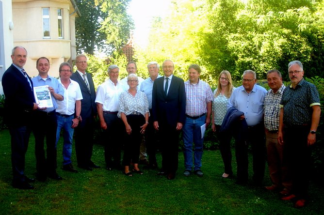 Übergabe Dorfentwicklung (Foto: Stadtverwaltung Duderstadt) Übergabe Dorfentwicklung (Foto: Stadtverwaltung Duderstadt)