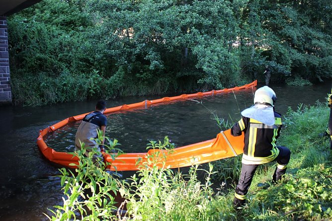&Ouml;lsperre (Foto: Feuwerwehr Heilibad Heiligenstadt)