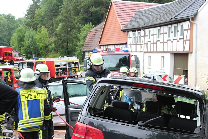 Unfall Geisleden-Heiligenstadt (Foto: Feuwerwehr Heilibad Heiligenstadt) Unfall Geisleden-Heiligenstadt (Foto: Feuwerwehr Heilibad Heiligenstadt)