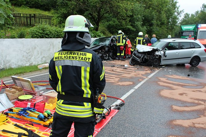 Unfall Geisleden-Heiligenstadt (Foto: Feuwerwehr Heilibad Heiligenstadt) Unfall Geisleden-Heiligenstadt (Foto: Feuwerwehr Heilibad Heiligenstadt)