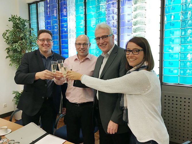 Nach Vertragsunterzeichnung (Foto: Natalie Hünger) Nach Vertragsunterzeichnung (Foto: Natalie Hünger)