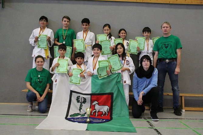beim Nachwuchsturnier in Wanzleben (Foto: JuJutsu Verein) beim Nachwuchsturnier in Wanzleben (Foto: JuJutsu Verein)