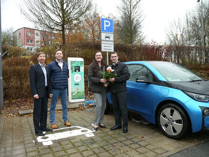 Ladesäule in Betrieb genommen (Foto: Ilka Kühn) Ladesäule in Betrieb genommen (Foto: Ilka Kühn)