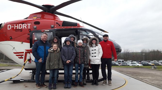 Am Rettungshubschrauber (Foto: Jankowski) Am Rettungshubschrauber (Foto: Jankowski)