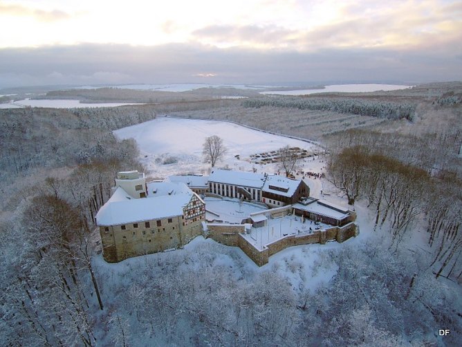 Winter auf Burg Scharfenstein (Foto: Dirk Fürstenberg) Winter auf Burg Scharfenstein (Foto: Dirk Fürstenberg)