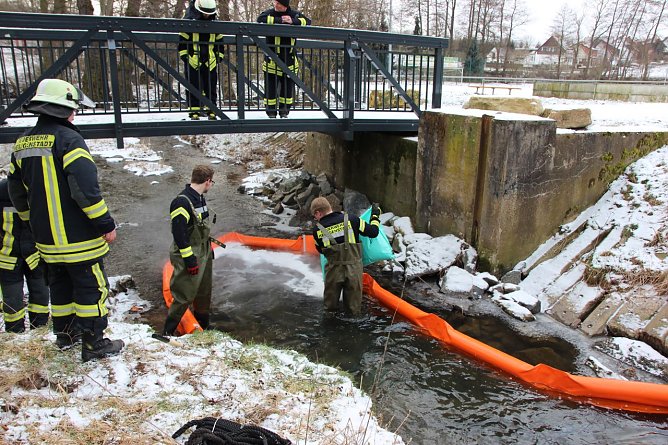 &Ouml;lfilm (Foto: Feuerwehr Heiligenstadt)