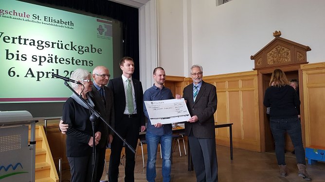 Scheckübergabe (Foto: Förderverein) Scheckübergabe (Foto: Förderverein)