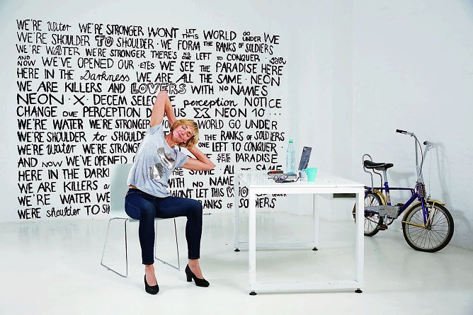 &Uuml;bungen im B&uuml;ro (Foto: GeraNova Bruckmann Verlagshaus GmbH)