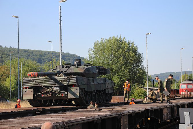 Panzer in Richtung Litauen verladen (Foto: Karl-Heinz Herrmann)