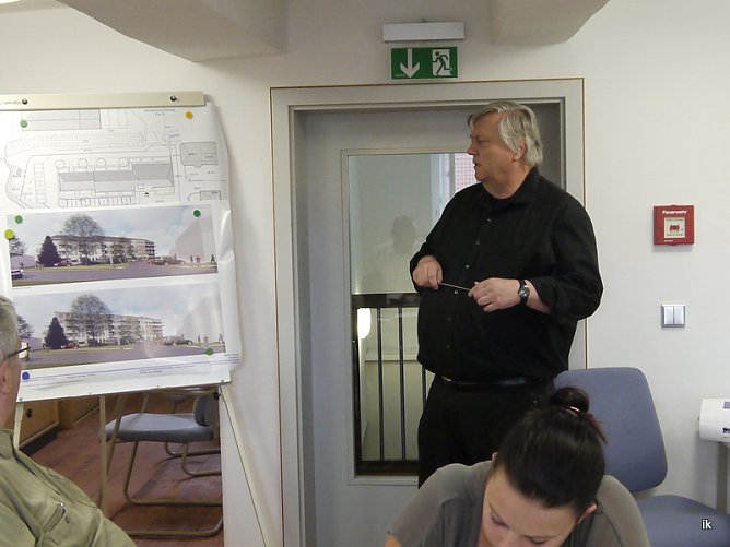 Othmar Stadermann informiert (Foto: Ilka K&uuml;hn)