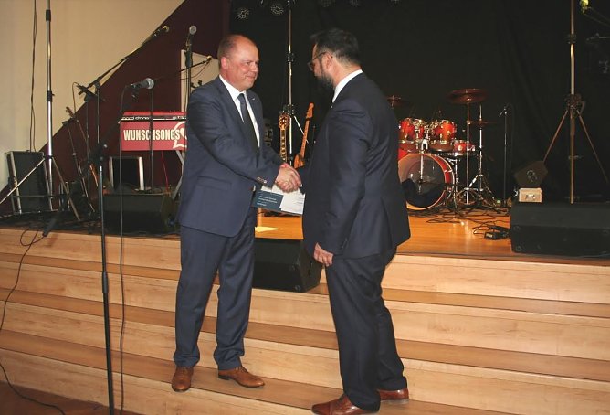 Unterst&uuml;tzung f&uuml;r die Sanierung des Angers (Foto: Doepke Schaltger&auml;te GmbH)