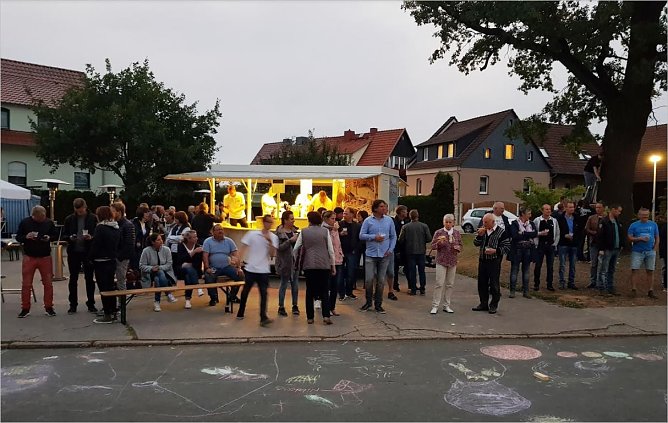 Abendstimmung beim Eichbaumfest (Foto: Martin Apel)